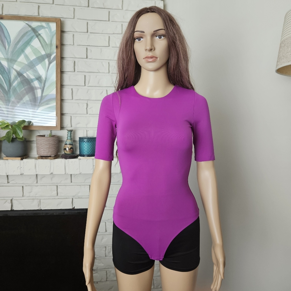 Aritzia BABATON Bodysuit Vibrant Purple  SHORT SLEEVES Bodycon Contour